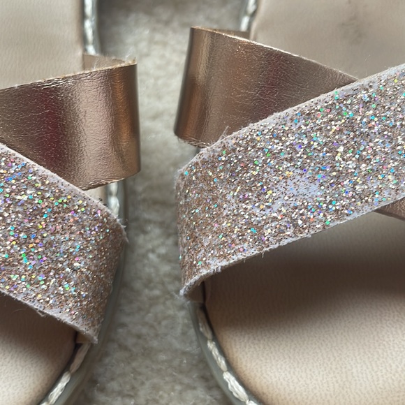 Tucker & Tate gold and glitter sandals - Picture 3 of 3